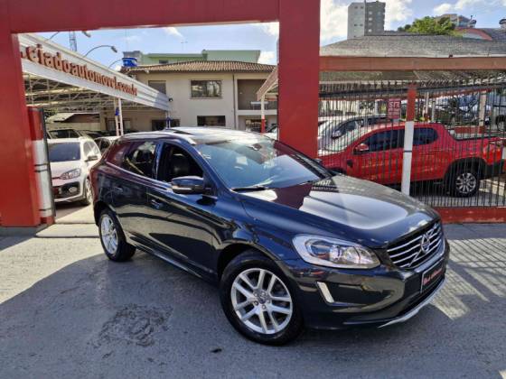 VOLVO XC60 2.4 D5 MOMENTUM DIESEL AWD 4P AUTOMÁTICO